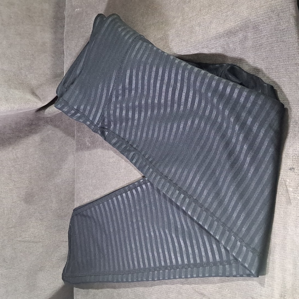 Gap Fit Black on Black Striped Athletic Yoga Tapered Leggings VG L